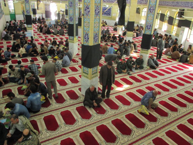 حضور حلقه های صالحین در نماز جمعه نمایش اقتدار بسیج است