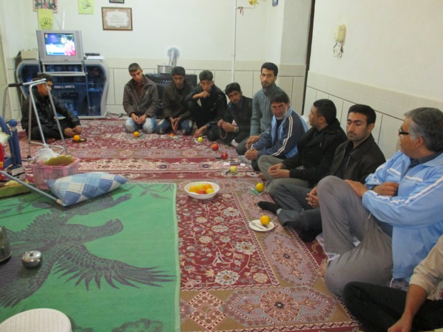 اعضای حلقه های صالحین پایگاه بسیج شهدای زیراب از خانواده شهید کامران دیدار کردند