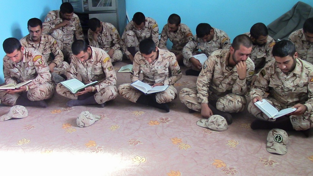 کلاس روخوانی و روان خوانی قران کریم سربازان ناحیه زرین دشت+ تصاویر