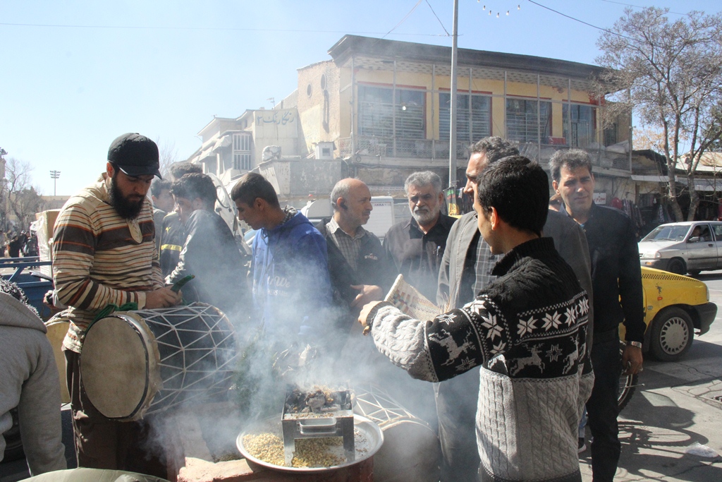 وداع کسبه بازارهای سنتی شیراز با شهدای گمنام.