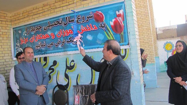 برگزاري جشن شكوفه ها در آموزشگاه عصمتيه زرقان