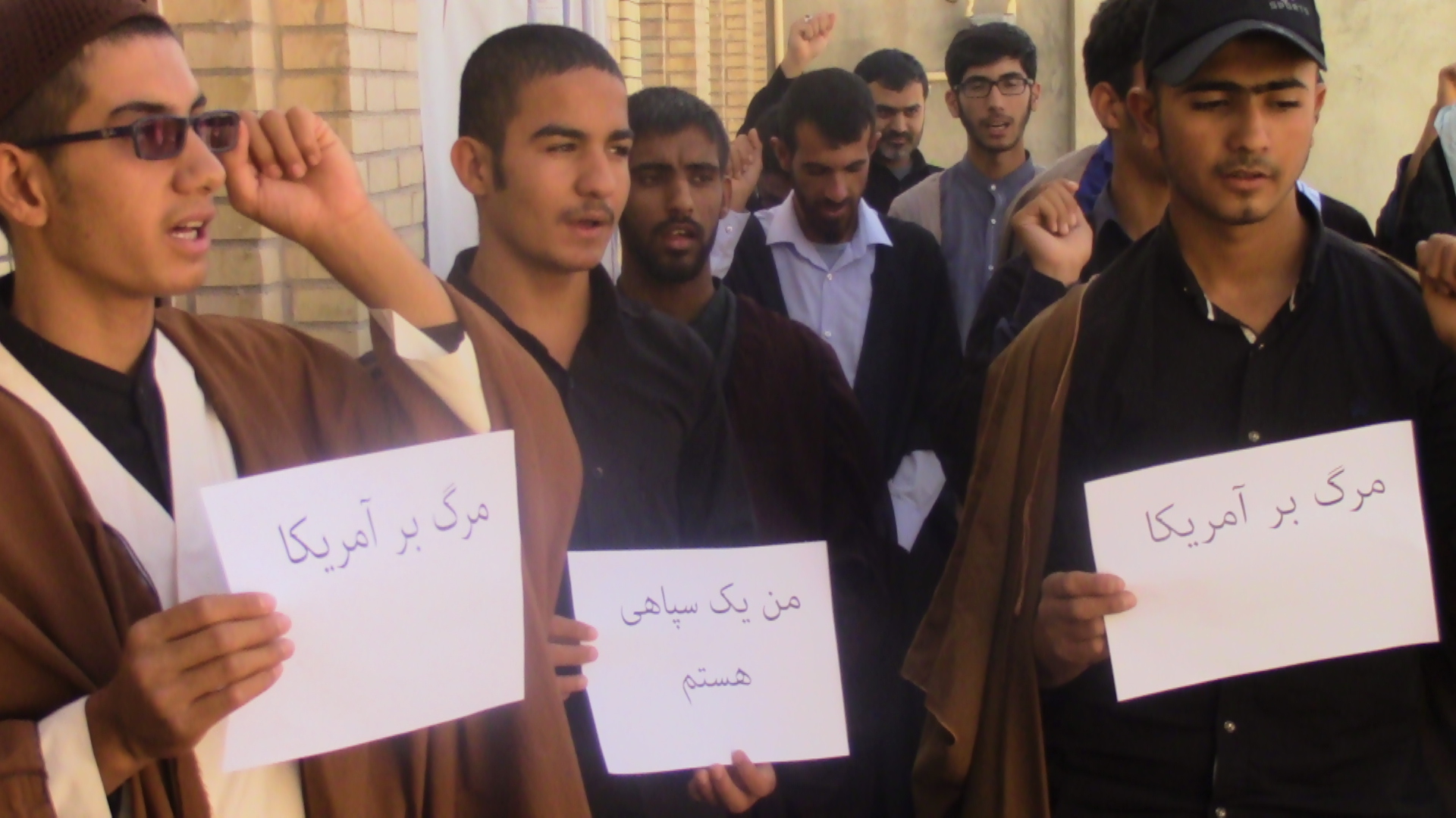 تجمع طلاب وروحانیون درمحکومیت اظهارات واقدامات خصمانه آمریکا علیه سپاه پاسداران انقلاب اسلامی