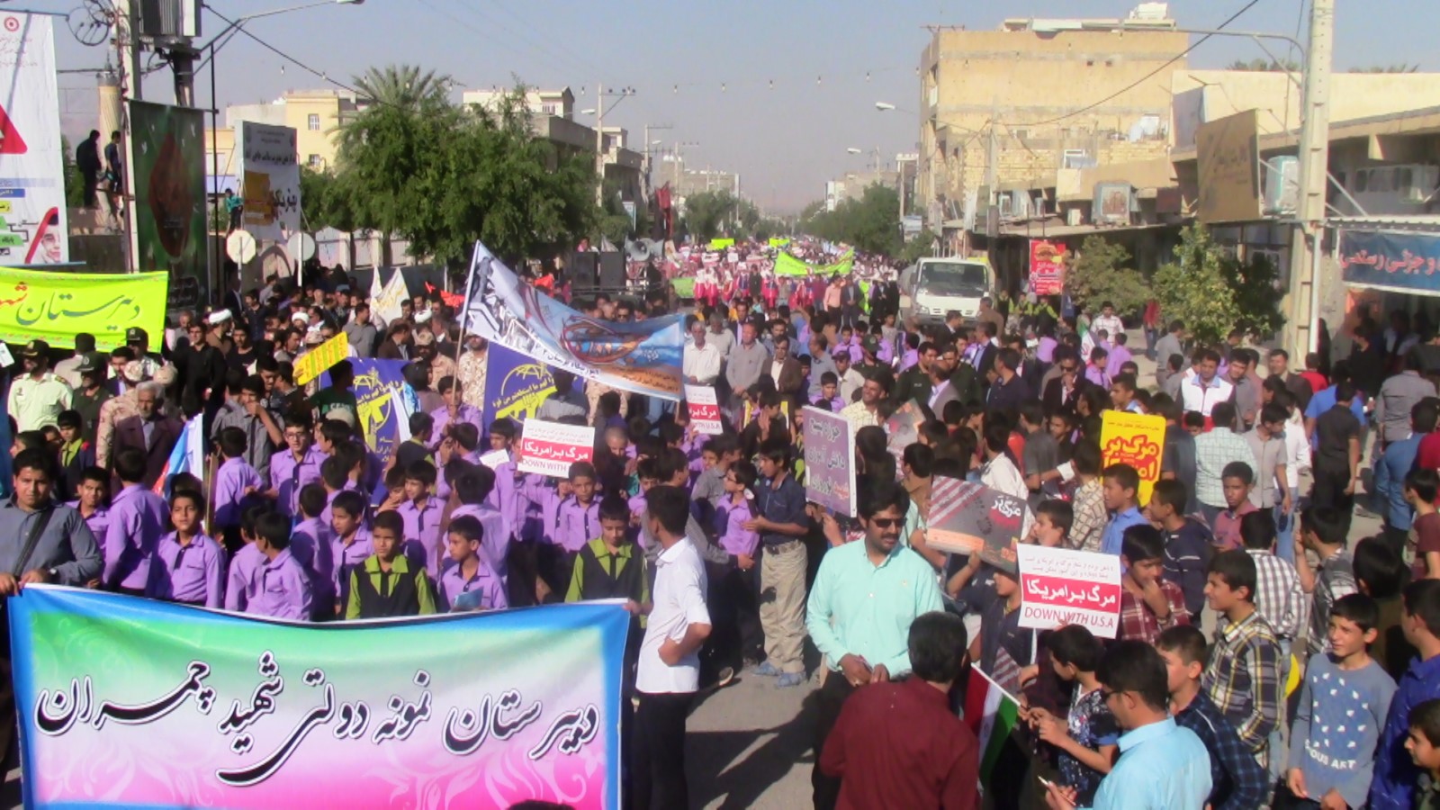 مراسم پرشور راهپیمایی 13 آبان در شهرستان زرین دشت
