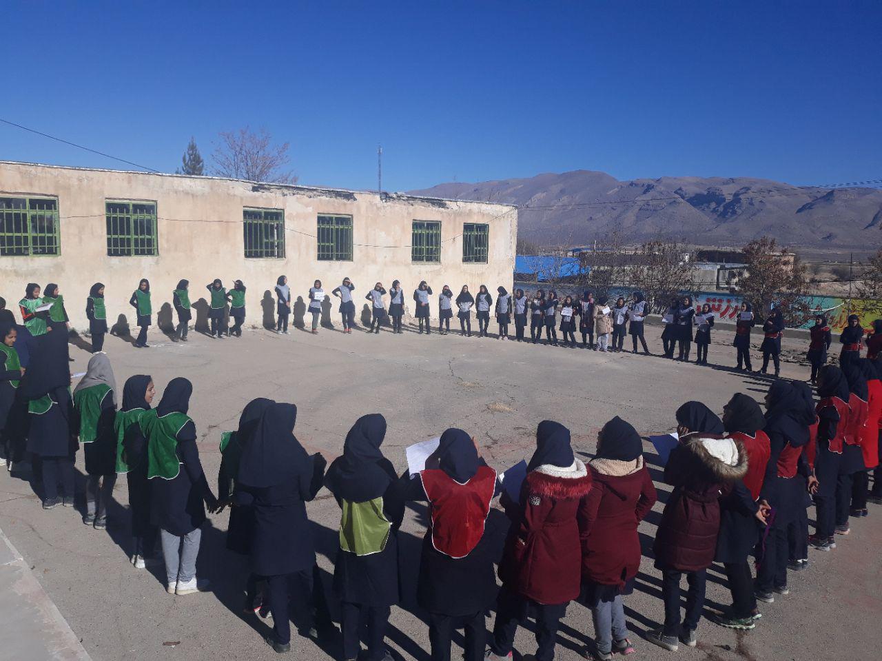 واکنش دانش آموزان بسیجی استان فارس در پی اظهارات سخیف رئیس جمهور آمریکا