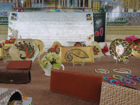 نمایشگاه دستاوردهای مشاغل خانگی بانوان بسیجی سروستانی برگزار شد