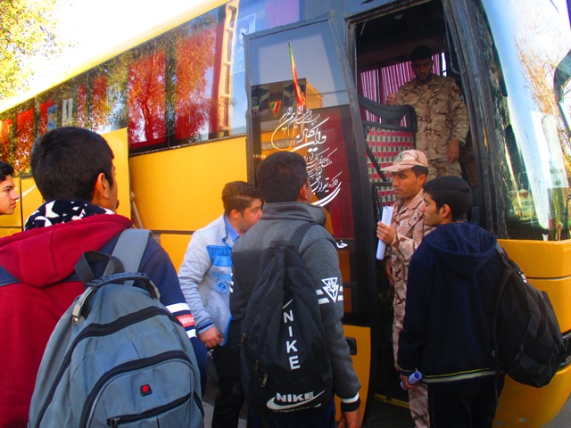 اعزام کارروان راهیان نور دانش آموزی به مناطق جنگی جنوب