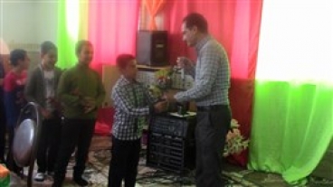 اجرای طرح دست دوستی درآموزشگاه ولیعصر(عج)پسرانه باحضورمسئولین شهرستان برگزار شد