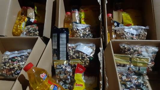 توزیع ۲ هزار بسته آجیل و شکلات در مناطق حاشیه شهر شیراز همزمان با شب یلدا