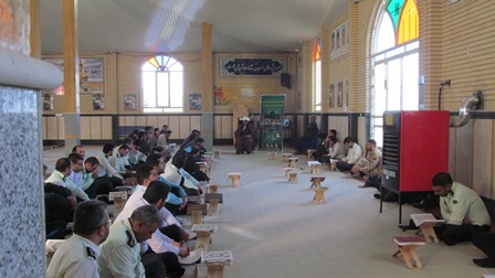 محفل انس با قرآن در جوار گلزار شهداء ناحیه دو صفا شهر برگزار شد