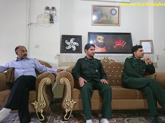 فرمانده سپاه ناحیه زرقان با خانوادهای شهیدان همتی و جمشیدی دیدار  کردند .