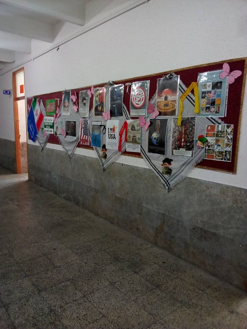فضاسازی برد بسیج و برپایی نمایشگاه در آموزشگاه ها حوزه بسیج دانش آموزی 4 محدثه