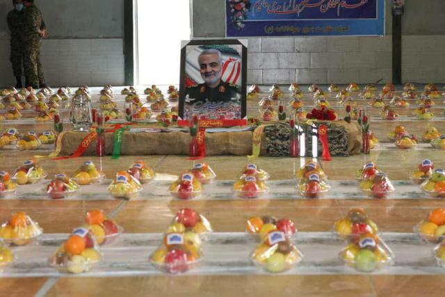 توزیع 600 بسته میوه در حوزه جوادالائمه مقاومت علیه السلام ناحیه قیروکارزین در سالگرد شهادت حاج قاسم .
