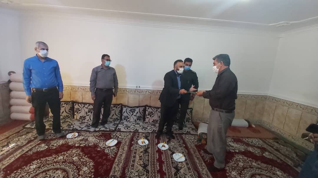 دیدار همزمان با 70 رزمنده، جانباز و خانواده معظم شهید توسط مسئولین شهرستان خنج بمناسبت هفته دفاع مقدس