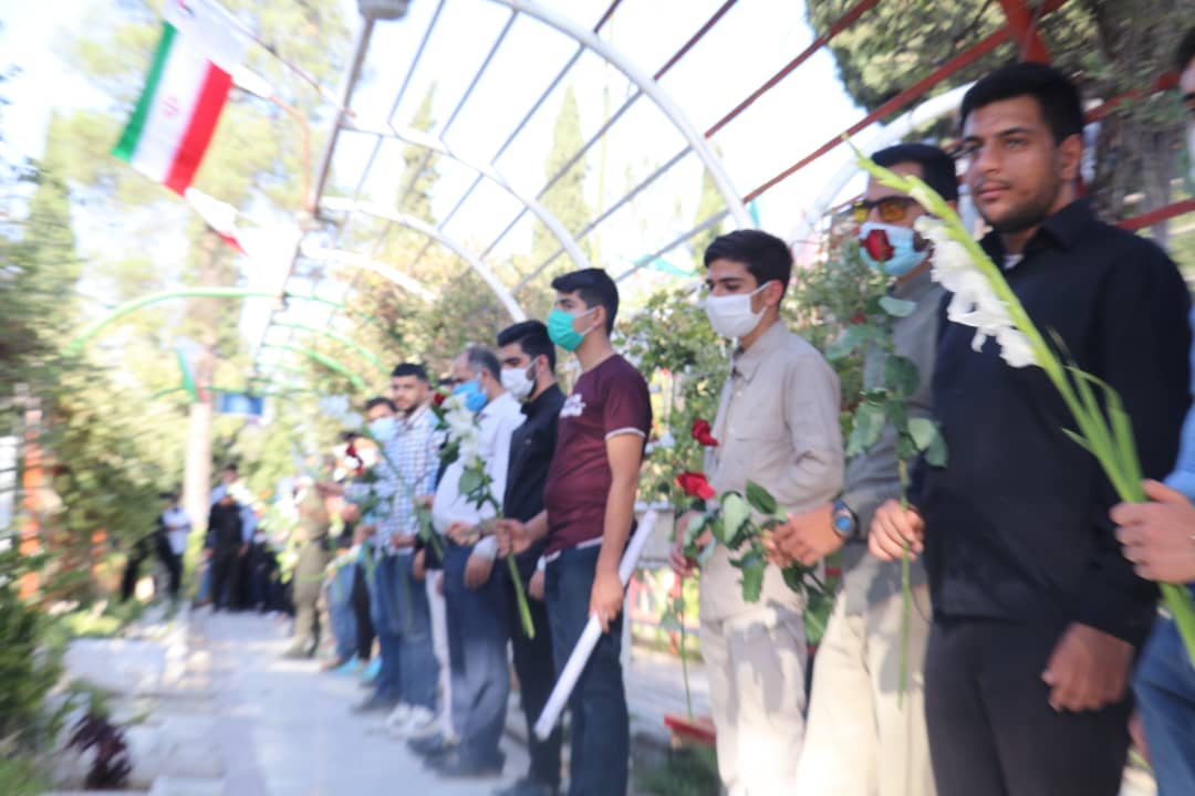 گلباران قبور مطهر شهدای شیراز