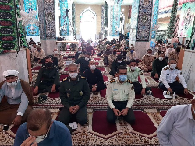 حضورنیروهای سبز پوش سپاه به همراه بسیجیان وبرادران ناجا در نماز دشمن شکن جمعه